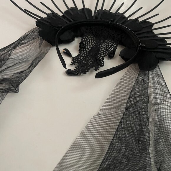 Gothic Black Halo Crown With Veil - Picture 13 of 14